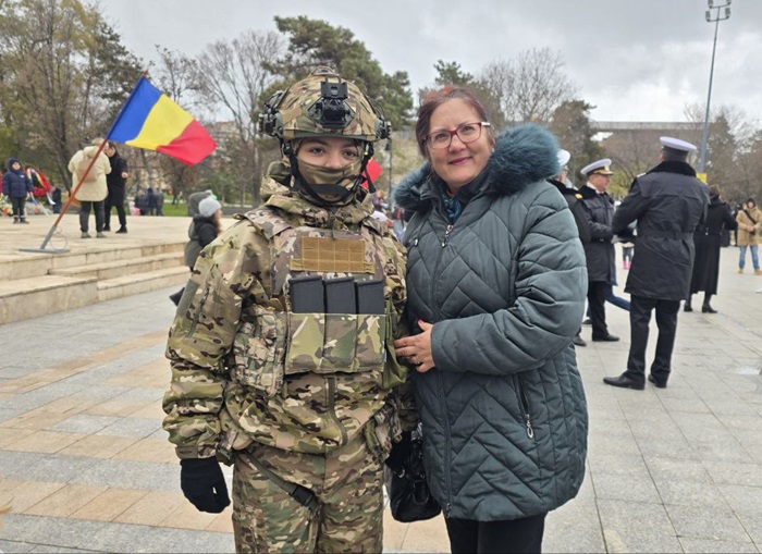 La doar 12 ani, un elev din Tuzla vrea să lupte pentru țară când va crește. Are deja 32 de uniforme militare și aspiră să lucreze la Operațiuni Speciale. 1 foto video la doar 12 ani un elev din tuzla vrea sa lupte pentru tara cand va creste are deja 32 de uniforme militare si vrea sa lucreze la operatiuni speciale 674c7289d397a