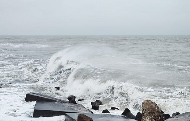 foto video la mangalia fierbe marea neagra pe furtuna 676e9290b1c9d