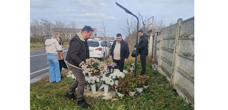 foto video sfasietor parintii tanarului ucis de vlad pascu au dus un bradut impodobit la locul accidentului 6752c020666ca