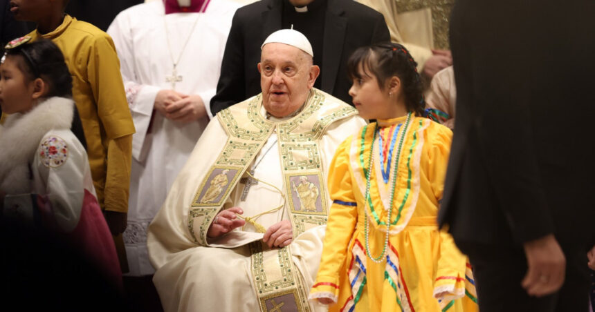 Papa Francisc face apel la curaj pentru a crea o lume mai bună în predica sa din Ajunul Crăciunului. 1 galerie foto papa francisc face apel la curaj pentru a crea o lume mai buna mesajul transmis in predica sa din ajunul craciunului 676b33a519517