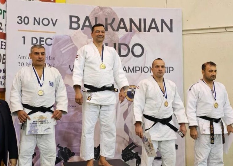 judoka de la cs pantheon george lozovanu este dublu campion balcanic la veterani 674e2546007cc