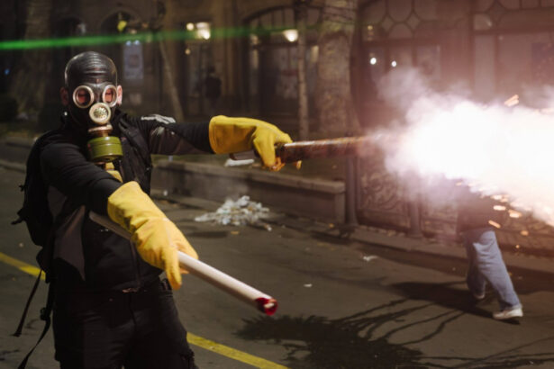 legi ca in timpul euromaidanului din ucraina protestatarii georgieni nu mai au voie cu masti si artificii la demonstratii 675c65fac4511
