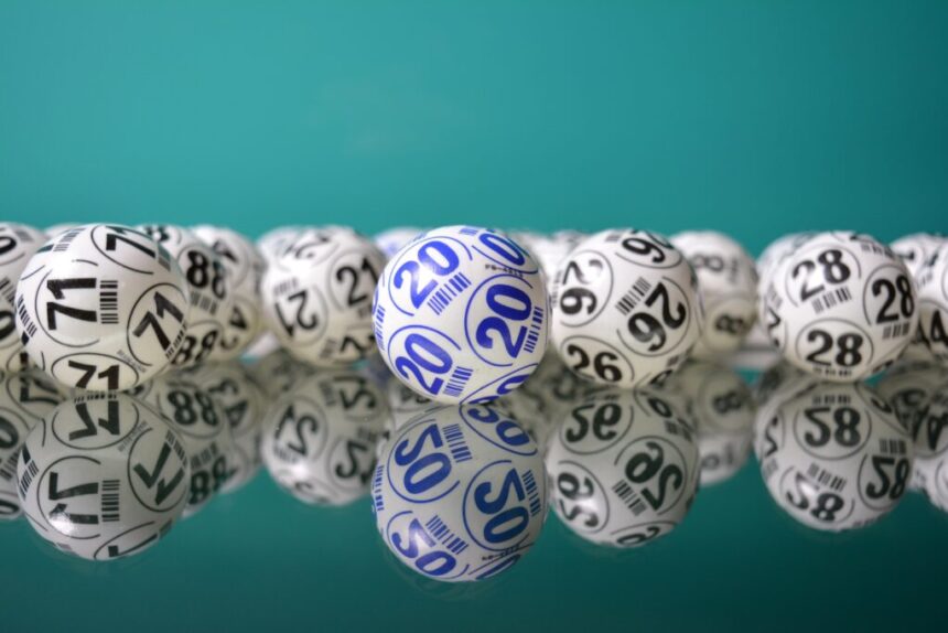 o pensionara a castigat marele premiu de peste 100 000 de euro la loto 6 49 este darul de craciun pentru copii 676043463484c