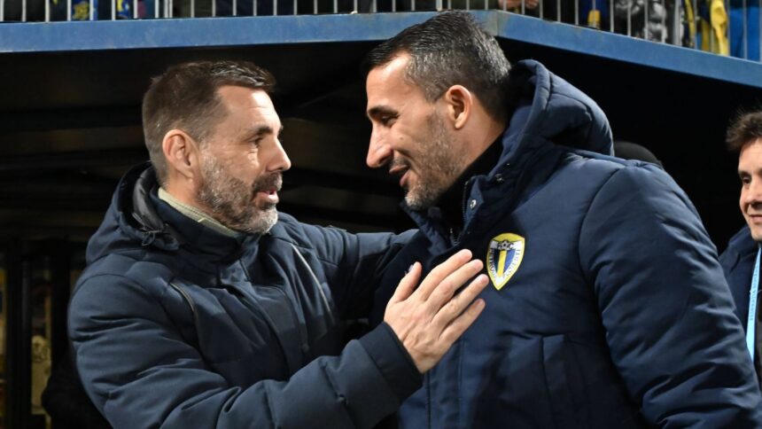 oficial echipa din superliga le a reziliat azi contractele antrenorului principal si secunzilor isi incheie activitatea la clubul nostru 6773baa971451