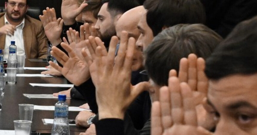 parlamentul din regiunea separatista georgiana abhazia a votat impotriva acordului de investitii cu rusia care a declansat proteste 674f092050b09