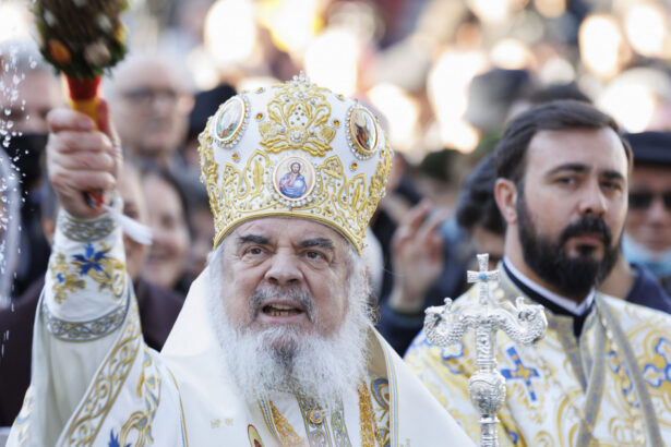 patriarhul daniel iisus hristos fiul cel vesnic s a smerit pe sine ca sa i inalte pe oameni 676bfc5b88355