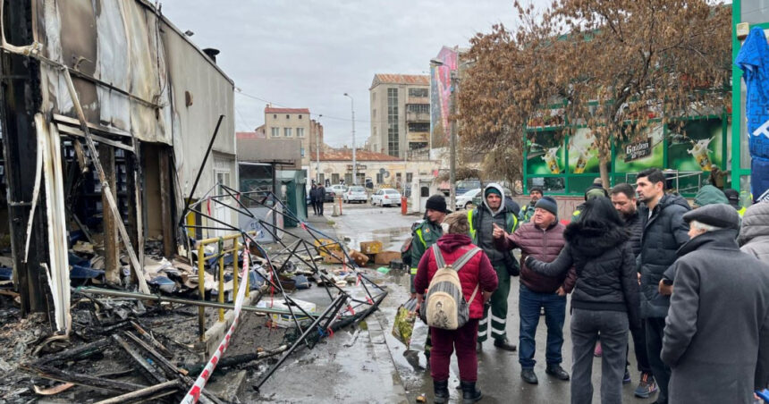 piata matache ramane deschisa iar hala de legume si fructe este intacta comerciantii afectati de incendiu au fost mutati 6766fd339f6d2
