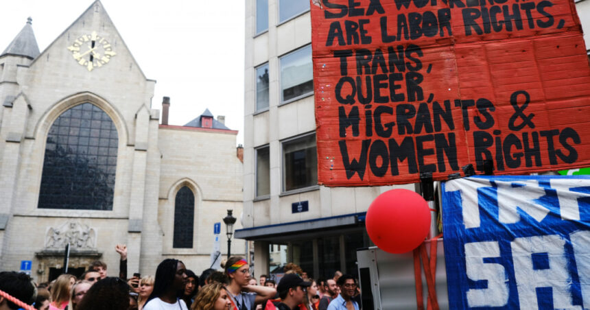 premiera mondiala belgia le ofera lucratoarelor sexuale asigurari de sanatate pensii concedii si ajutor de somaj 674c5b2a0eb56