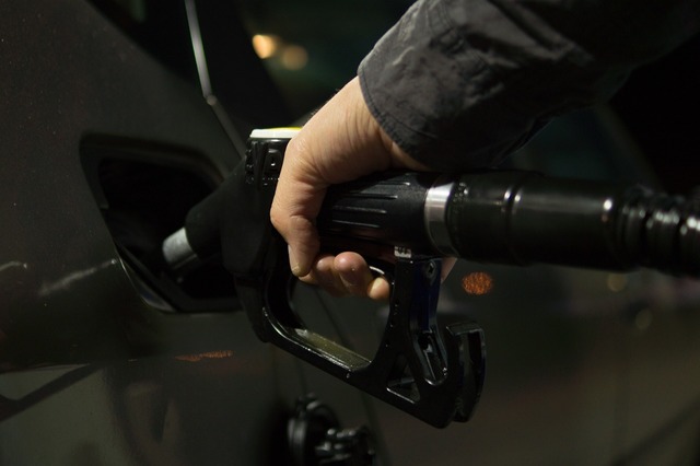 preturile petrolului au crescut deoarece ue a convenit noi sanctiuni care ameninta fluxurile de petrol rusesti 675a893fe3c68