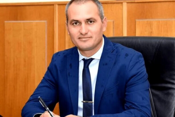 primarul din crevedia florin petre retinut pentru trafic de persoane dupa ce a exploatat un barbat cu handicap la ferma sa 67597273ef8d9