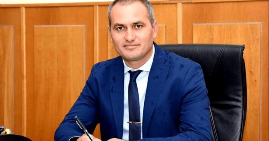 primarul din crevedia florin petre retinut pentru trafic de persoane dupa ce a exploatat un barbat cu handicap la ferma sa 67597273ef8d9