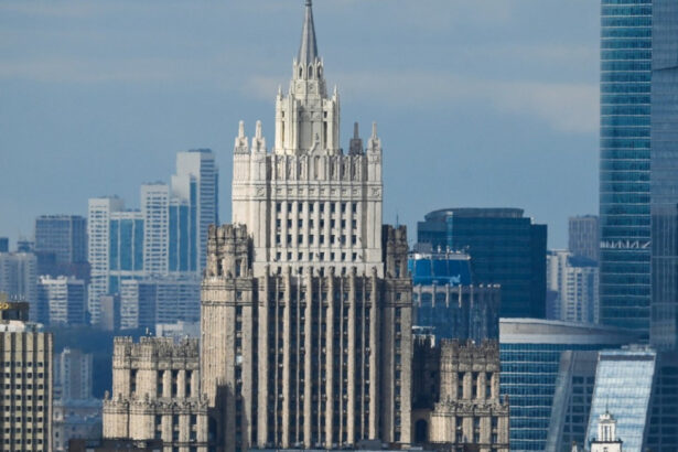 rusia expulzeaza trei diplomati polonezi si inchide consulatul varsoviei din sankt petersburg care este motivul 6751c2c7afdcf