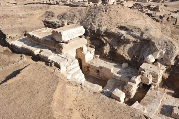 templu vechi de 2 100 de ani din egiptul antic descoperit ascuns intr o stanca 675b04a877959