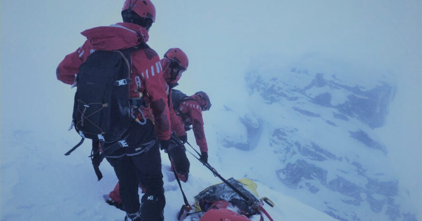 trei ucraineni sunt cautati in muntii maramuresului unde zapada are 50 60 cm sunt de 10 zile pe drum si nu mai au hrana si apa 675c6df6574ba