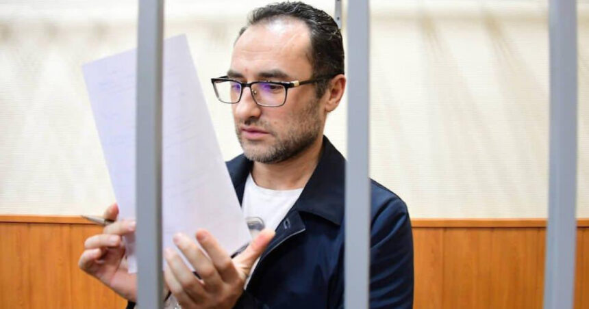 un cetatean american a fost condamnat in rusia la 15 ani de inchisoare ce acuzatii i au adus procurorii 676aa38e33fdd