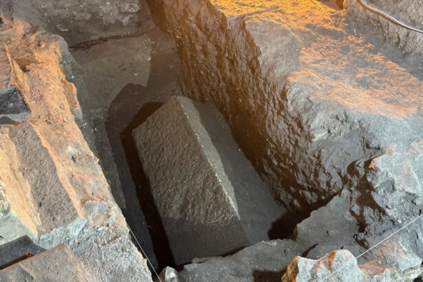 un sarcofag misterios gasit in turcia ar putea fi mormantul lui mos craciun 67571715c2ad7