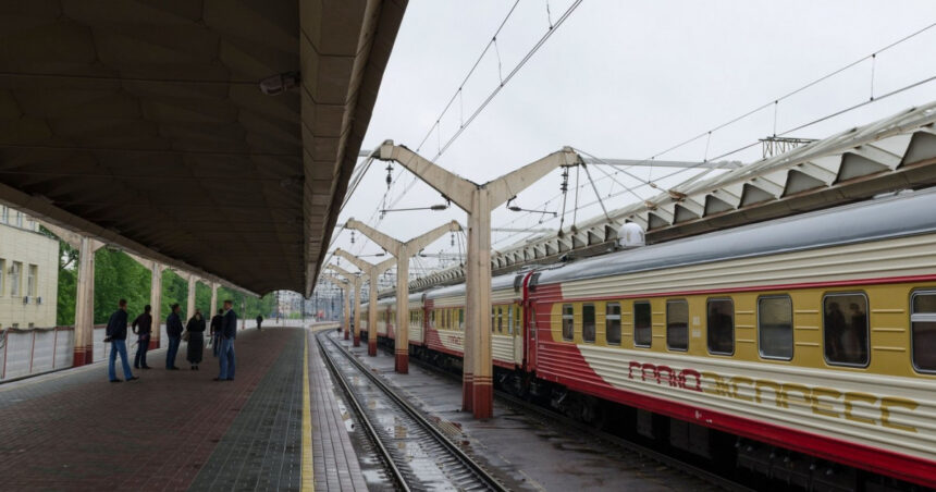 un sef de tren a obligat un ofiter rus sa si plateasca bagajul suplimentar acum va fi trimis pe front drept pedeapsa 675d5508f2cc6