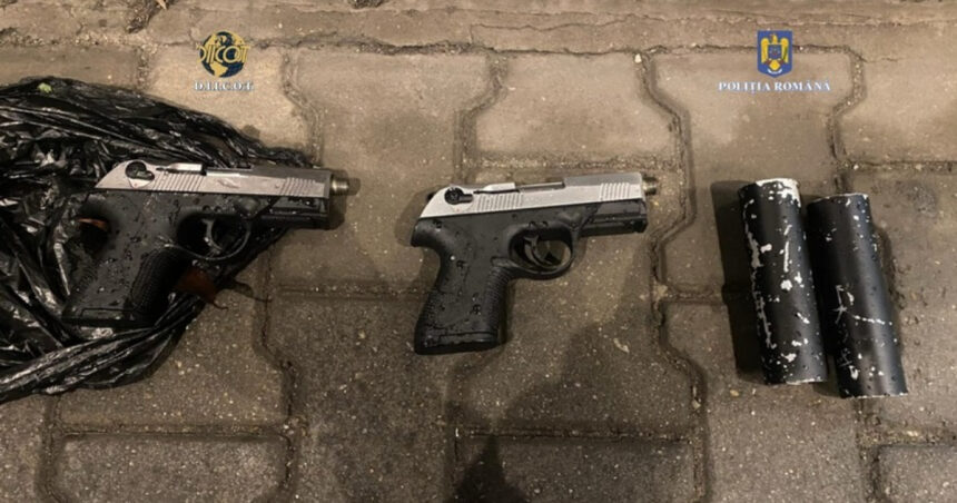un turc membru al unei grupari care se ocupa de contrabanda cu arme in romania a fost prins cu doua pistoale la el 6771654c17687