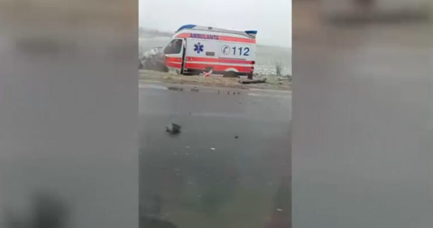 video al doilea accident grav pe drumul mortii in 24 de ore un om a murit dupa ce o ambulanta si o masina s au ciocnit 676e8bcdc2711
