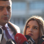 video george simion a mers la palatul cotroceni pentru consultari dar a anuntat ca nu intra aur nu recunoaste legitimitatea lui iohannis 6767fd98e5a4f