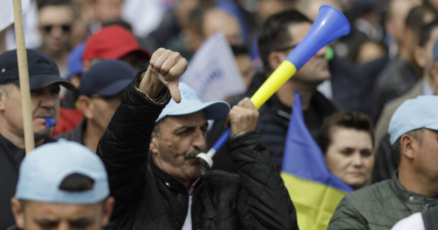 video liderii de sindicat ameninta cu proteste dupa discutiile cu liderii coalitiei despre ordonanta trenulet inca avem probleme 67700f3c3c182