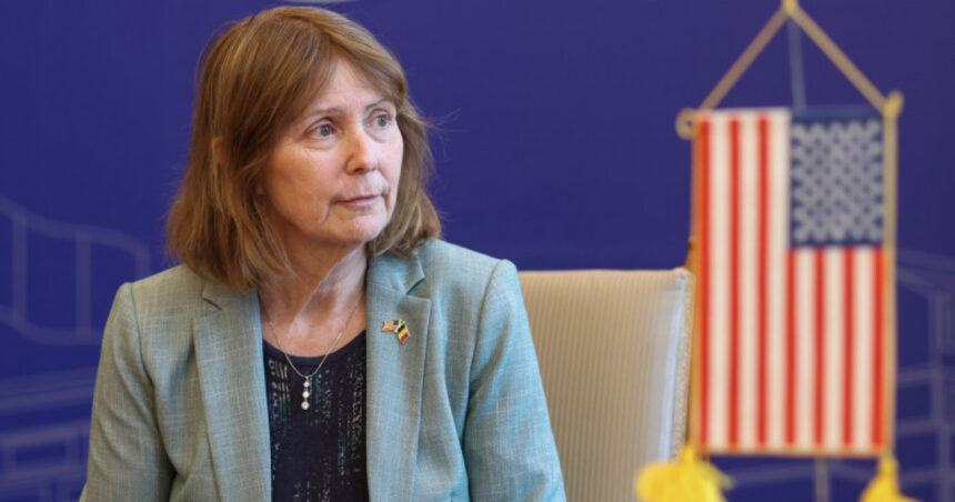 video mesajul transmis de ambasadoarea statelor unite ale americii la bucuresti in ziua de craciun 676c7a9947acf