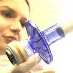 video tramvaiele din timisoara s au transformat in cabinete medicale pe roti calatorii isi pot face spirometrii gratuite 67591dc359c8a