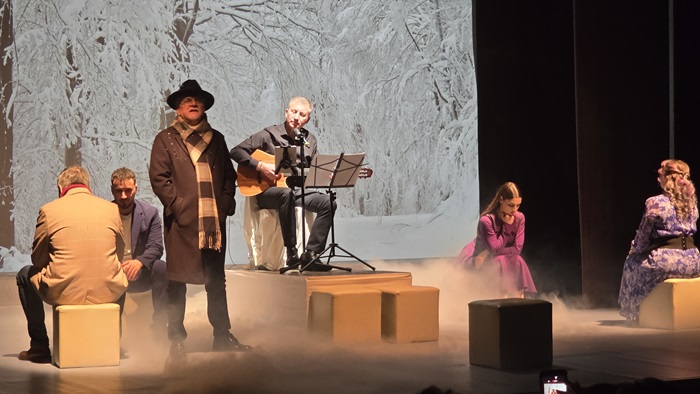 video un regal de poezie muzica si dans la teatrul calutul de mare premiera spectacolului intitulat un cantec un pas un vers dedicat poemului contemporan romanesc un succes 6752bc51ef1ef