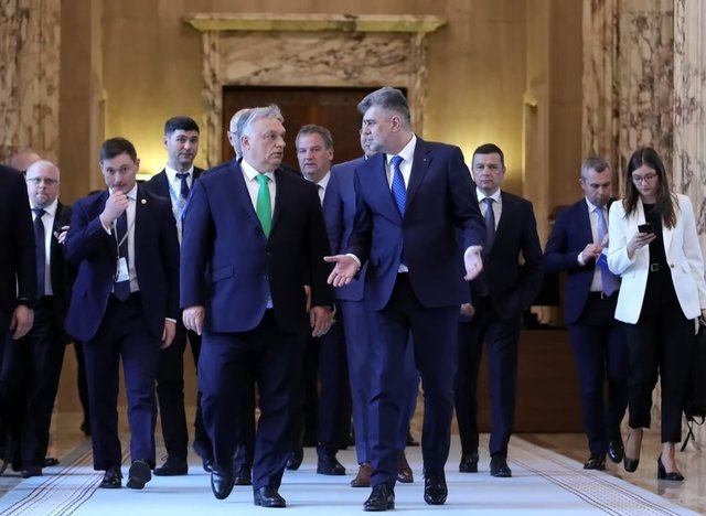 video viktor orban a venit in romania s a uitat cu ciolacu la tablourile fostilor premieri romani 676597b3e1831