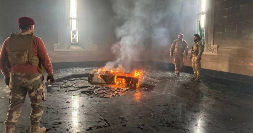 videofoto mormantul fostului presedinte sirian hafez al assad tatal lui bashar a fost incendiat de rebeli momentul a fost filmat 6759b16261a44