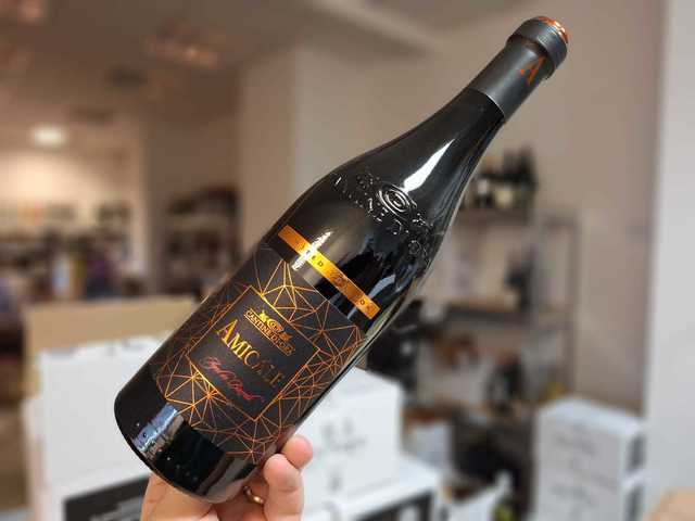 vinul zilei un cupaj rosu din italia cu note clasice de sirop de capsuni macese coacaze si paprika potrivit alaturi de preparate consistente cotat cu 90 puncte james suckling 676275a0ea066