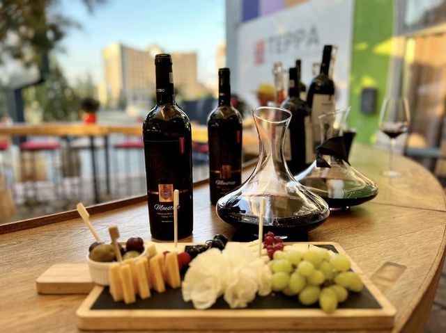 vinul zilei un cupaj rosu din merlot cabernet sauvignon si burgund mare din banat silagiu cu arome savuroase de fructe de padure visine ciocolata neagra si condimente 675bdf2507816