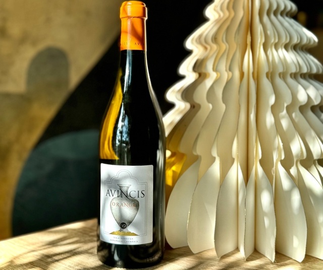vinul zilei un vin portocaliu de la o crama din dragasani un cupaj inedit de tamaioasa romaneasca feteasca regala si cramposie selectionata o alegere potrivita pentru preparate 67666a279ef38