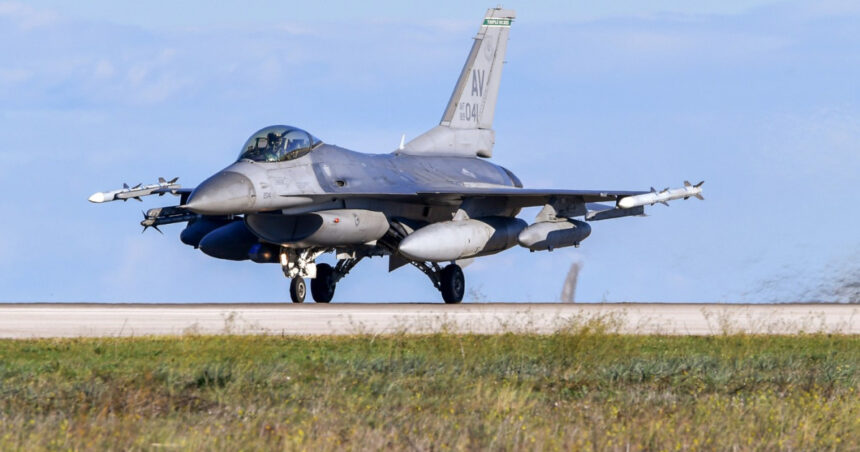 zelenski ucraina a primit al doilea lot de avioane de lupta f 16 din danemarca 675459decd1d1