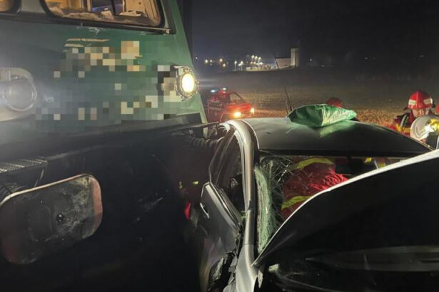accident feroviar in judetul mures cinci raniti dupa ce o masina a fost lovita de un tren al carui conductor bause alcool 677d207b3c9c0