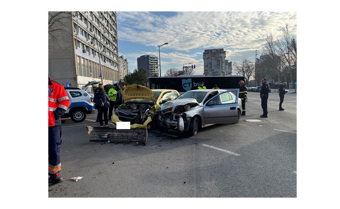 accident in fata spitalului de boli infectioase constanta doua masini sunt implicate intervin echipajele de la ambulanta si smurd 67890598446e6