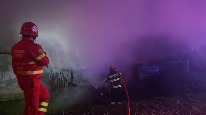alerta incendiu la furajele din incinta fermei de porci de la fantanele 6792980b1c2ae