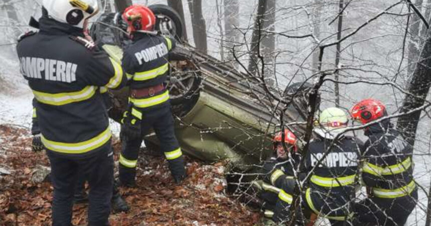 aproape de tragedie o masina condusa de o femeie in care se aflau si doi copii aproape sa cada in lacul barajului firiza 67780b815b758