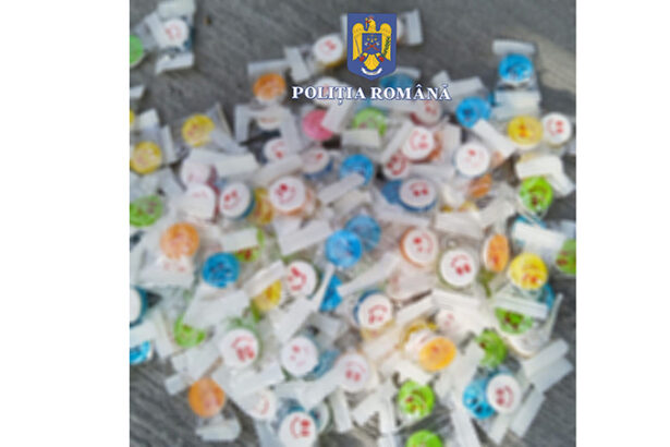 atentat la sanatate in portul constanta sute de cutii cu bomboane contrafacute depistate de politisti 67909dcb2571f