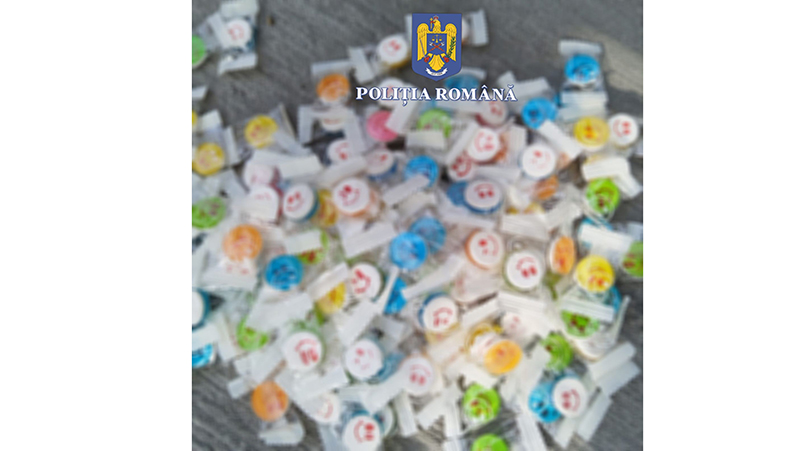 atentat la sanatate in portul constanta sute de cutii cu bomboane contrafacute depistate de politisti 67909dcb2571f