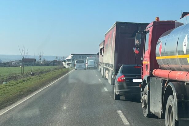 atentie soferi un tir a derapat in apropierea localitatii satu nou iar traficul este blocat 67977b9b38098