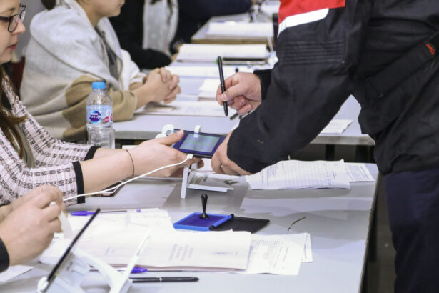 aur a sesizat avocatul poporului dupa modificarile aduse legislatiei electorale e limitat timpul de vot pentru romanii din diaspora 678ff397bb5b4