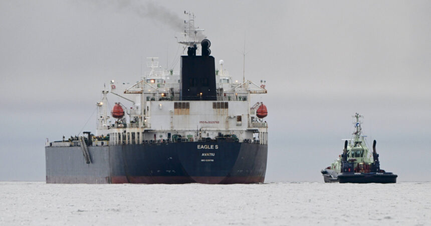 autoritatile finlandeze fac perchezitii pe nava din flota fantoma a rusiei confiscata in marea baltica 67769e02110df
