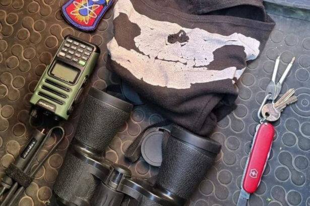 barbat cu echipament militar si diverse embleme in limba rusa si ucraineana prins la protestul aur ce obiecte au mai gasit politistii 6783f02da66a4
