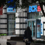 bcr amendata cu 35 000 de lei pentru ca a poprit tot salariul unui client cum se apara banca si ce zice instanta 678edf326dc66