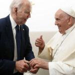 biden l a decorat pe papa francisc cu cea mai inalta distinctie civila din sua pentru ca i a slujit pe cei vulnerabili si fara voce 67839b8c132c3