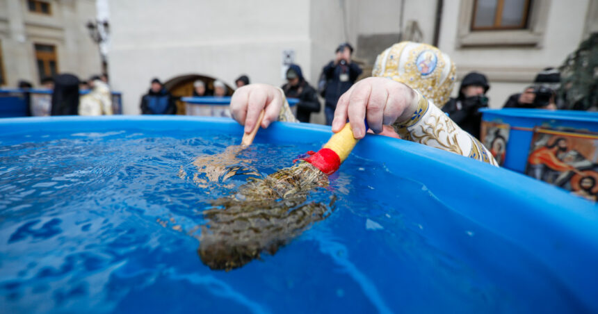 boboteaza 2025 sarbatoare cu cruce rosie pe 6 ianuarie ce nu ai voie sa faci astazi de botezul lui hristos 677b967aa009e