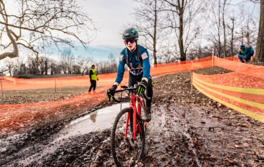 brigitte belu de la csm constanta este campioana nationala de cadeti la ciclocros 6786cef8d2587