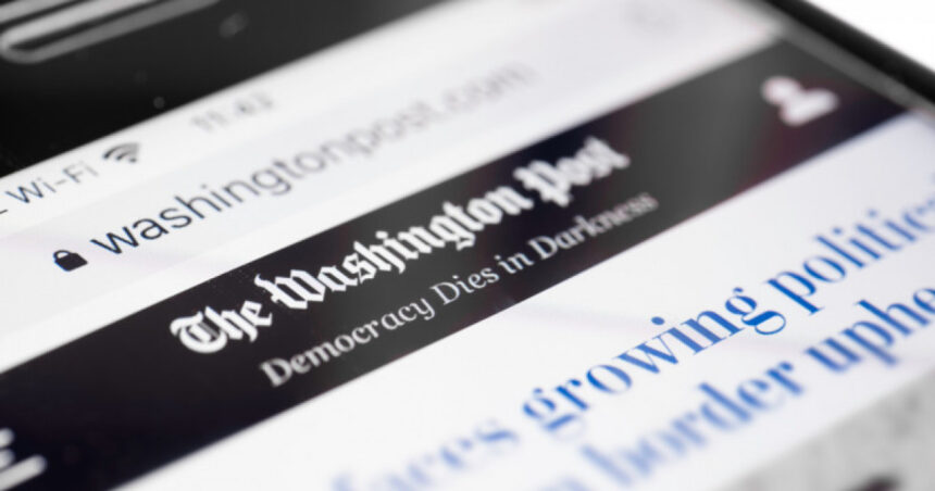 caricaturista de la washington post demisioneaza dupa ce i s a respins o caricatura cu bezos in genunchi in fata lui trump 677a1316de0a8