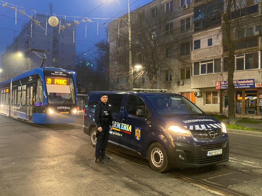 cascadorii rasului la braila un tramvai a plecat de pe loc fara vatman la bord si a fost nevoie de interventia jandarmilor pentru a l opri 679ba4c38f0ee